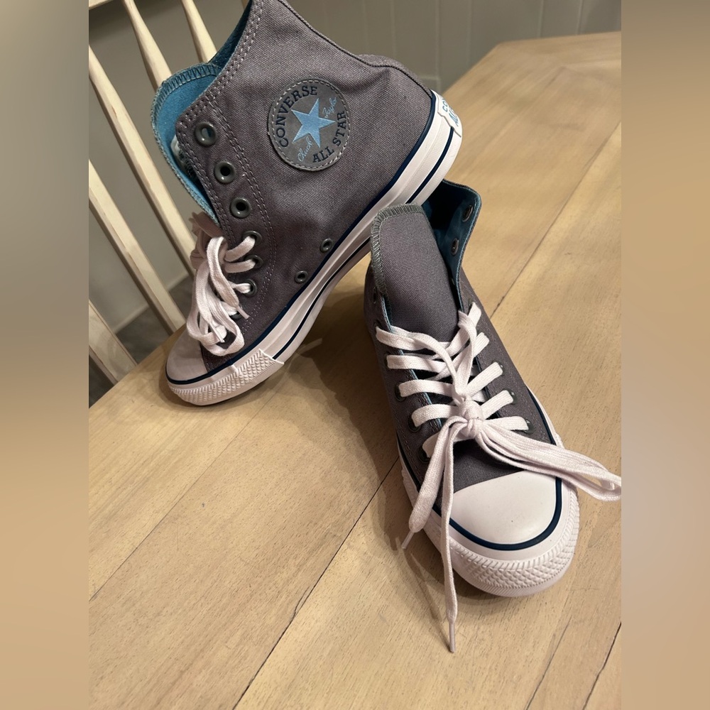 Mens Converse Chuck Taylor High Top Sneakers in Gray size 7 New